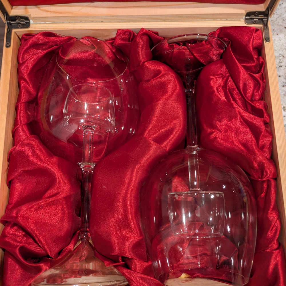 The Cedar Gift Set A pair of Sommelier Aerating Wine Glasses
